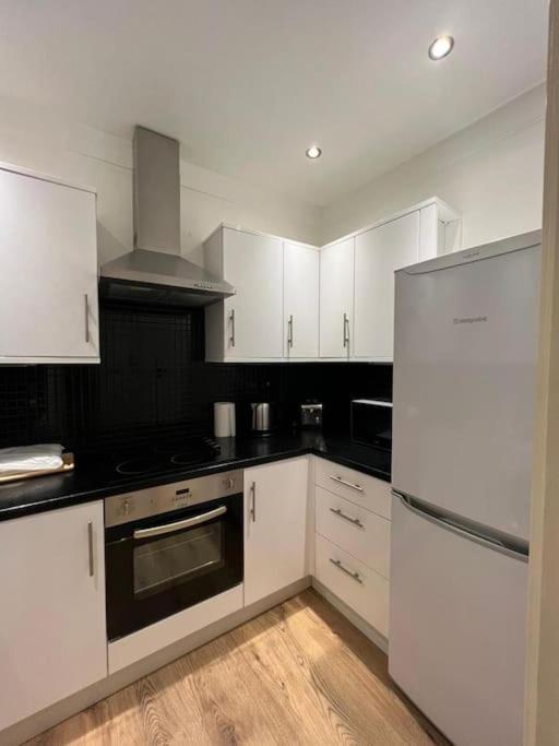 Spacious 2bed/2bath Flat Next To Eye Londra