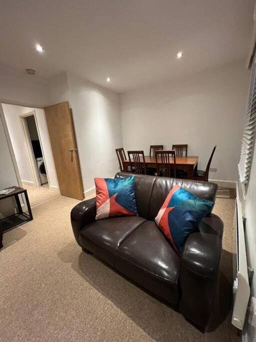 Spacious 2bed/2bath Flat Next To Eye Appartamento *
